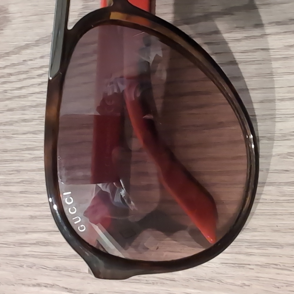 Great Condition Gucci Sunglasses - image 2